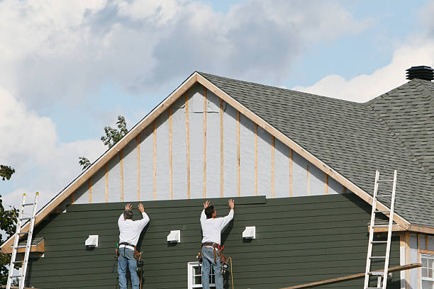 Professional Vinyl Siding technician working in Rogers, TX